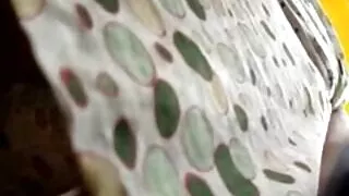 एक डिजाइन गधा मा एक मोटी गधा महिला कमबख्त