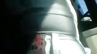 महिला मोजा मा कूद कुखुरा