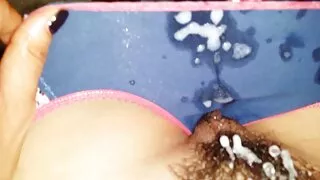 लाल सिर वाला मा काला चूसा एक सींग कुखुरा